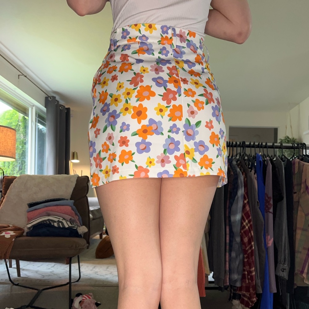 NWT Urban Outfitter Floral Multicolor Mini Skirt - Picture 4 of 6